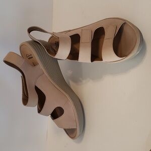 Clarks Sandals Women's Size 11 Tan